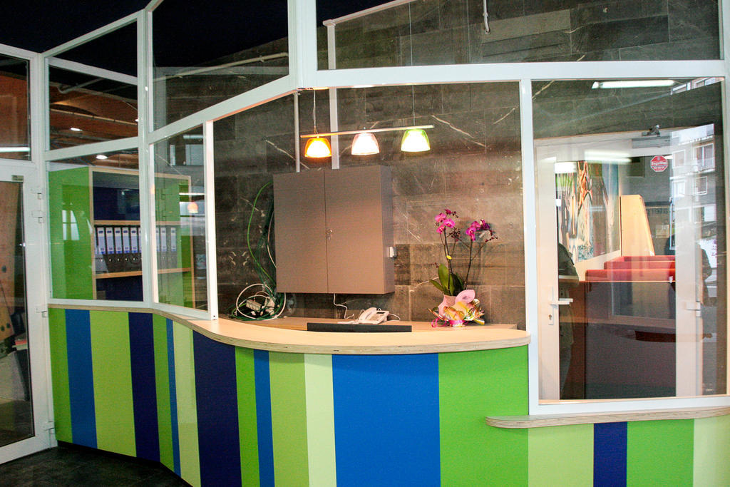 Mundaka Hostel & Sports Cafe Exterior photo
