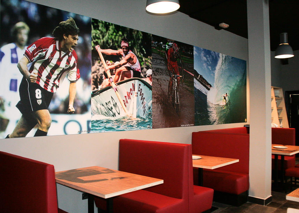 Mundaka Hostel & Sports Cafe Exterior photo